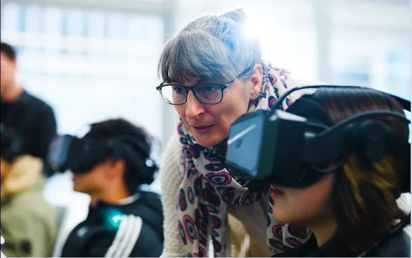 VR French language learning classroom