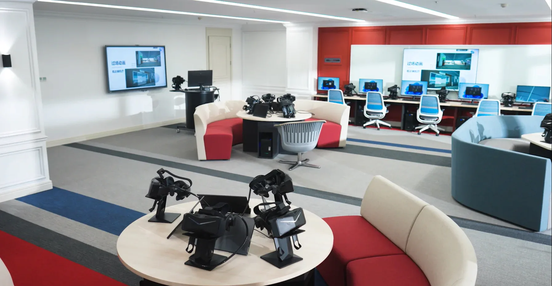 VR French Language Learning Classroom